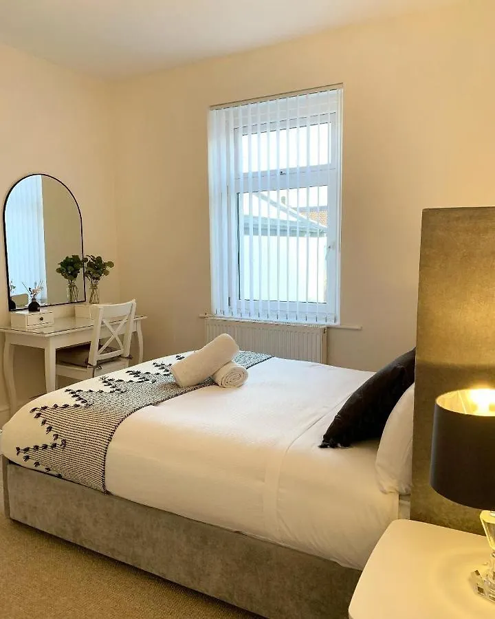 Cardiff Home בית הארחה
