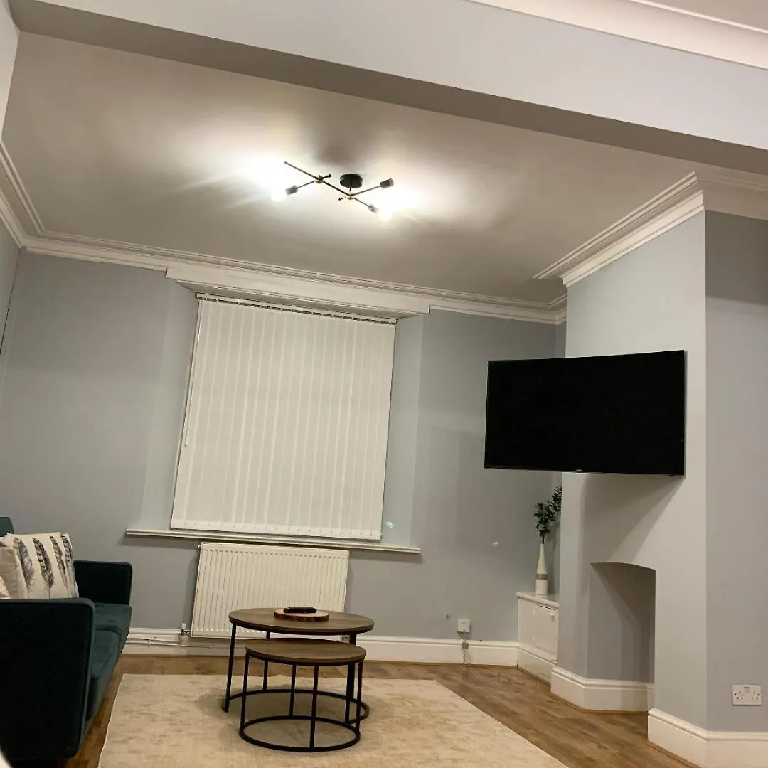 Cardiff Home בריטניה